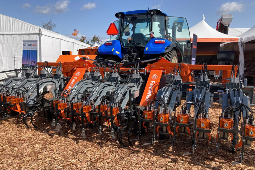 Трехсекционное орудие для прополки Vulcan; фото https://www.futurefarming.com/