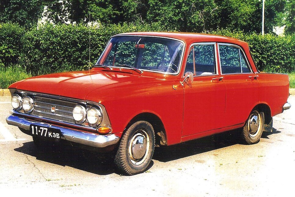    Версия Москвич-408 с четырьмя фарами - дань европейским нормам безопасности.Дром