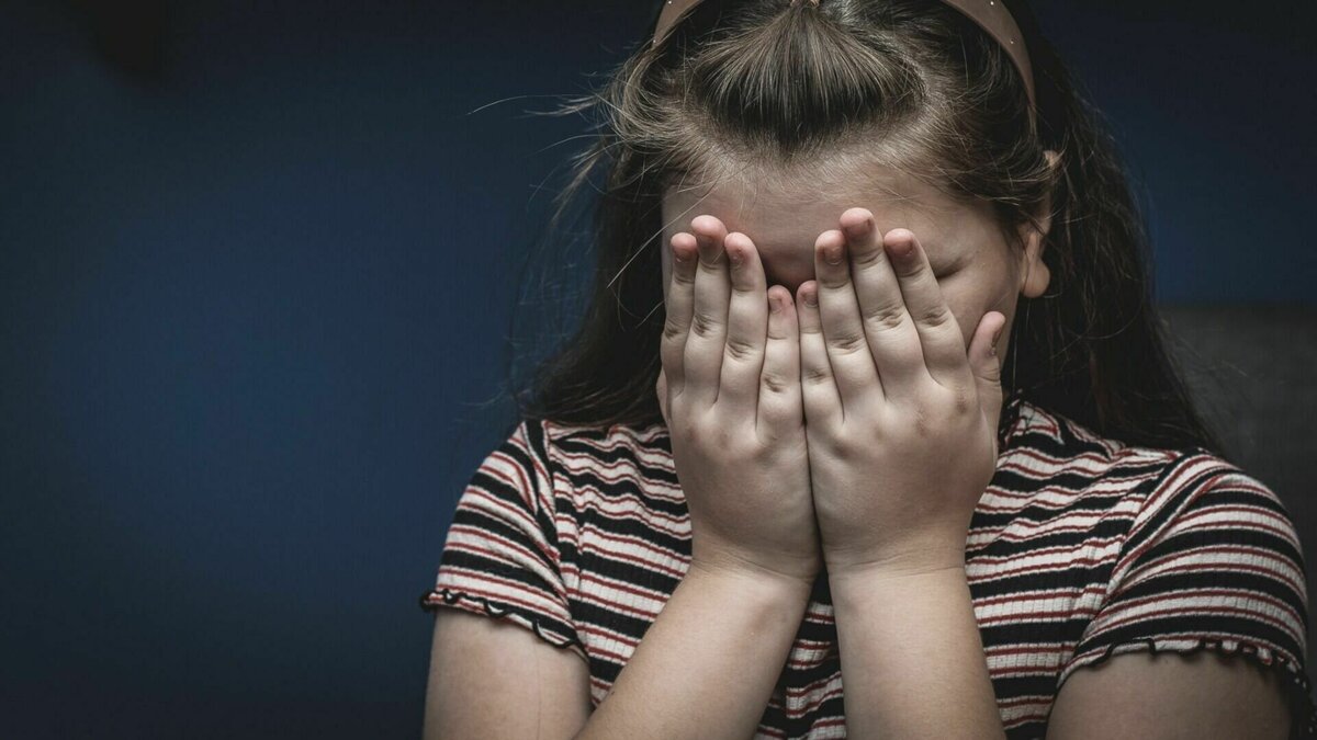     39-летний житель Еланского района Волгоградской области отбирал у дочери деньги. Он обвиняется в присвоении в крупном размере, сообщает региональное СУ СКР.