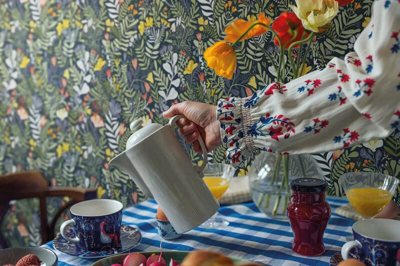 Полевые цветы на обоях из коллекции Lina Midbec