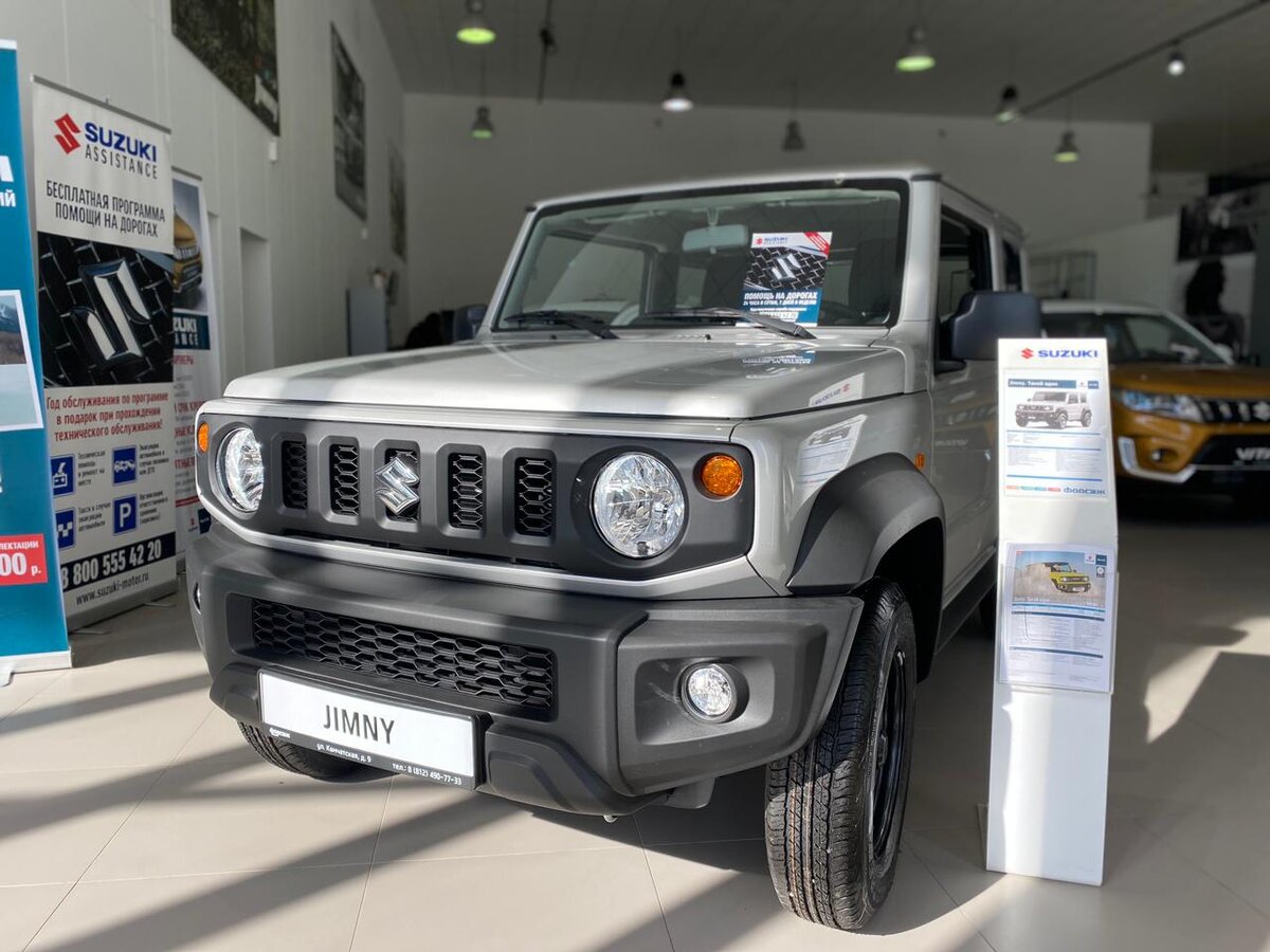 Выбираем авто в салоне: Suzuki Jimny. Обзор, фото, цены 🚙 | Автохолдинг  Форсаж | Дзен