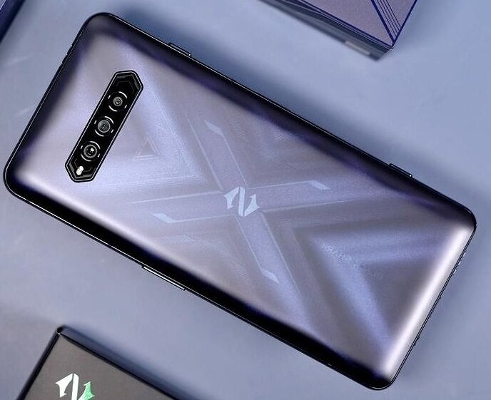 Black Shark 4 Pro использует стандартный флеш-накопитель в паре с SSD