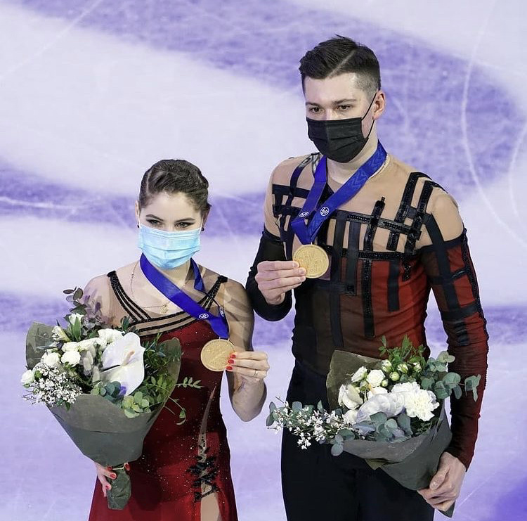 Анастасия Мишина и Александр Галлямов с золотыми медалями чемпионата мира. Источник: inst: figurka_match