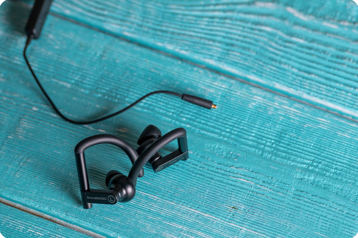 Аудиокабель у Soundmagic ST80 съёмный