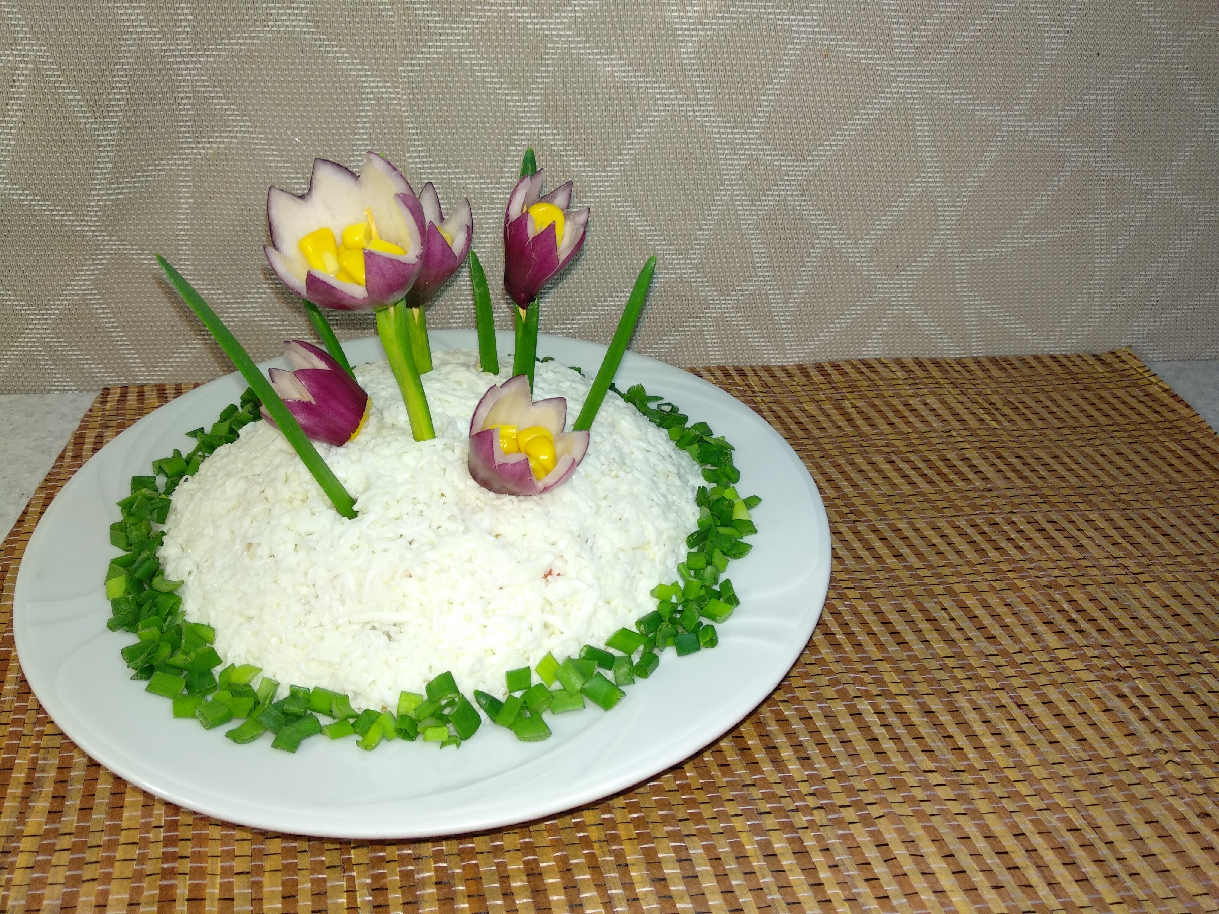 Эта цветочная поляна принесет весну в ваш дом. Лёгкий салат на праздничный стол