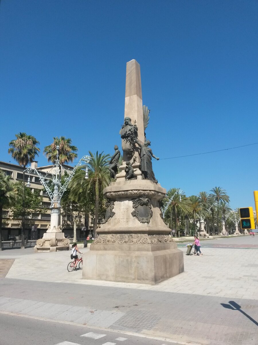 Памятник мэру Барселоны Риус-и-Таулету