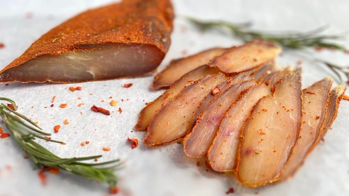  Готовлю БАСТУРМУ из куриной грудки. Простой рецепт вяленого мяса дома, дешевле покупного. канал "Я Кулинарю"