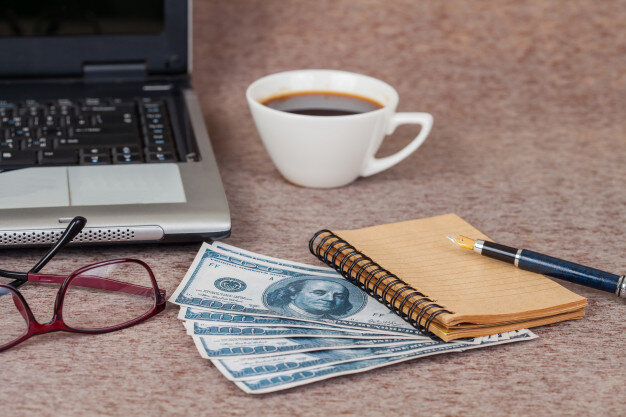 Список бесплатных курсов по финансовой грамотности и инвестированию.