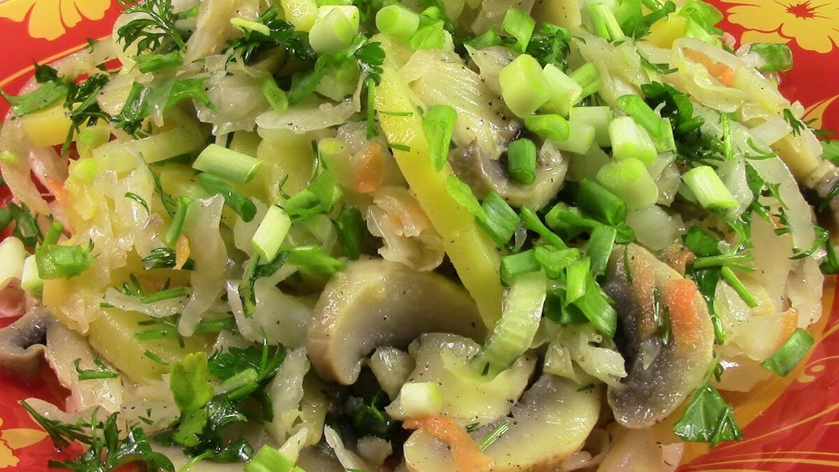 Салат с грибами. Салат с картошкой и грибами. Салат с солёными грибами и картошкой. Постный салат с грибами. Постные блюда с грибами шампиньонами