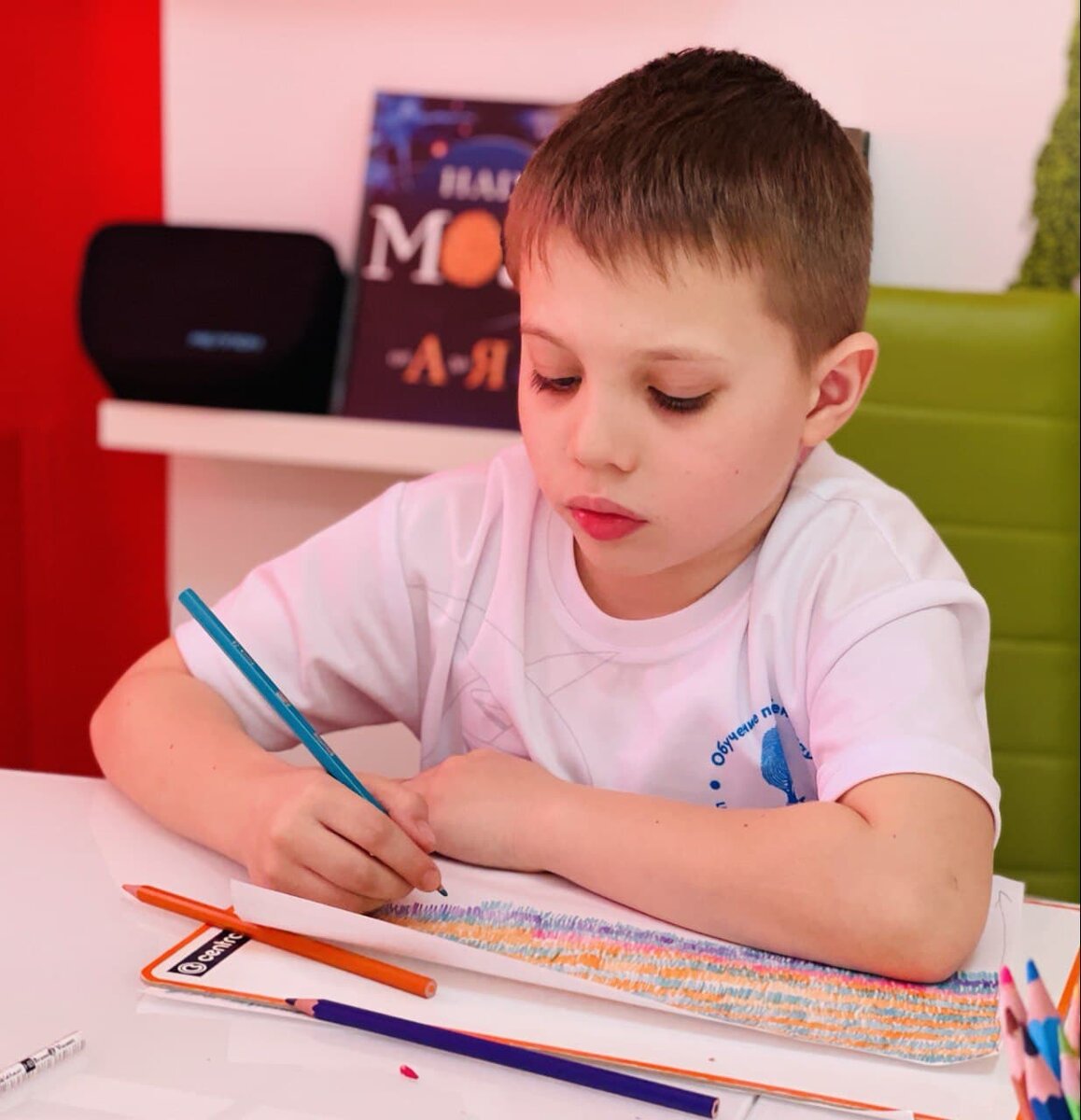 Пример правильной посадки за столом.