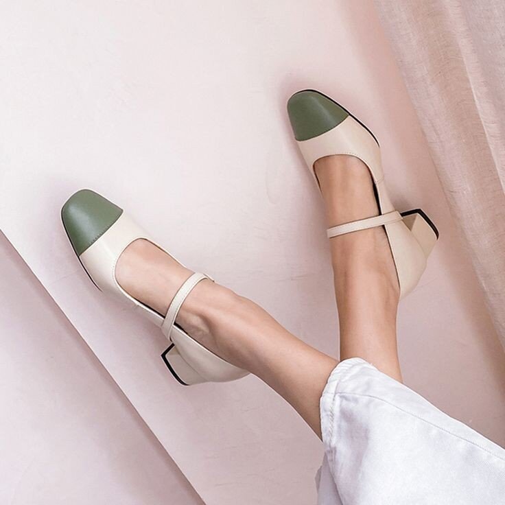 Туфли с квадратным мысом и перемычками