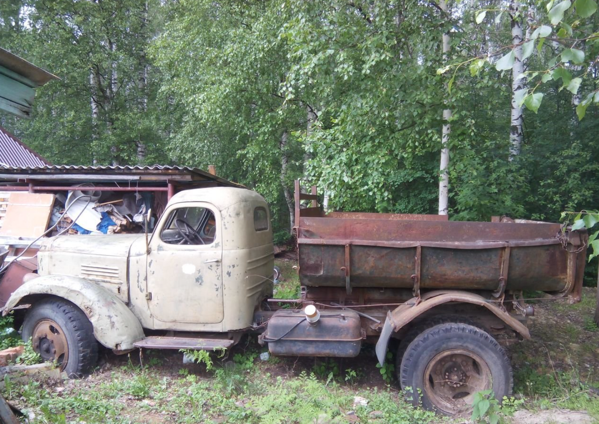 Зил-164 доживает свой век на задворках. Фото с сайта Авито.ру.