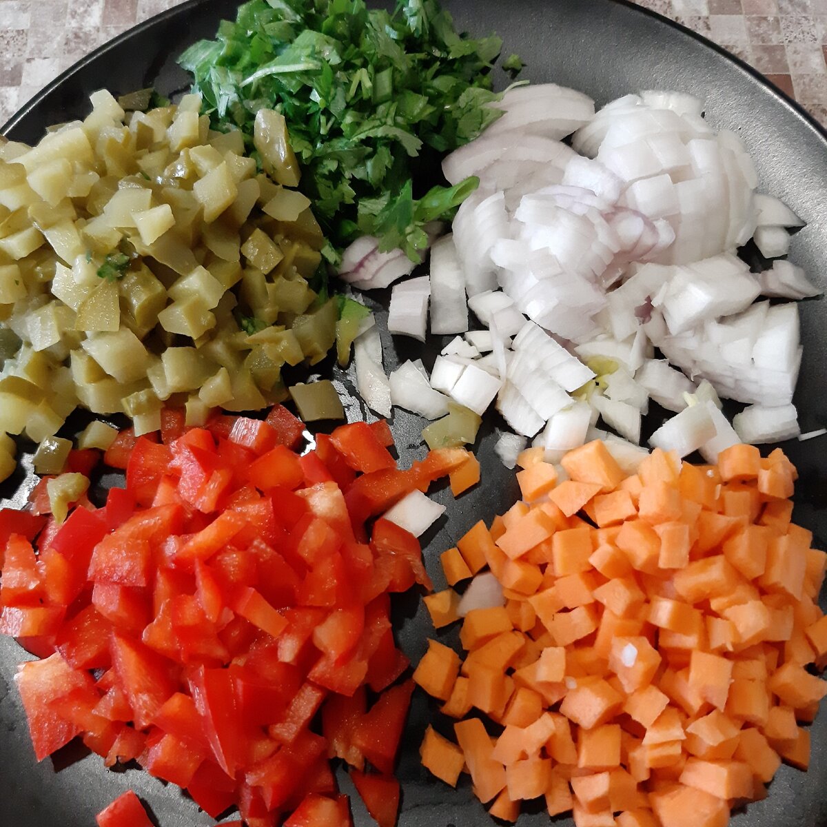 Нарезаем овощи кубиком