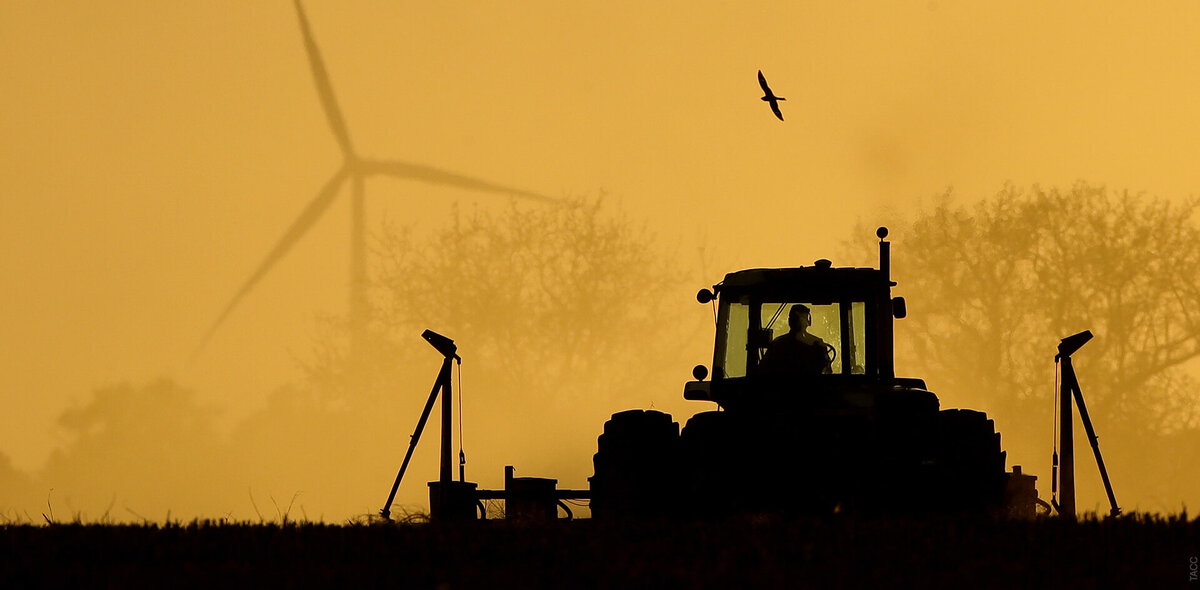 Фото на обложке: Charlie Riedel/AP/TASS