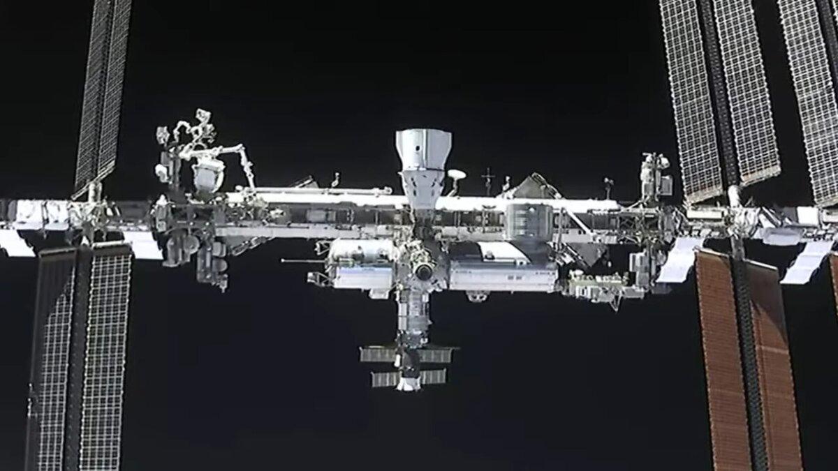 МКС всё ближе, кадр из видео NASA