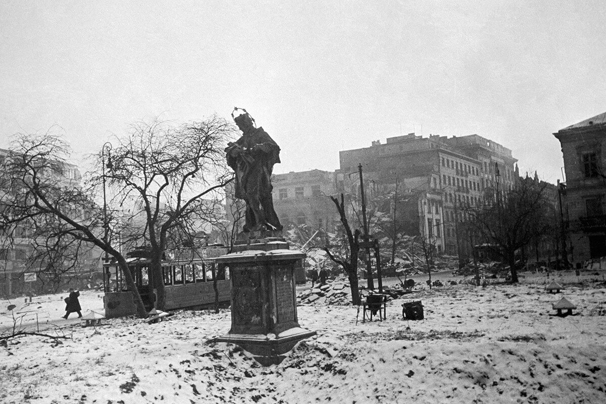 День освобождения варшавы. Освобождение Варшавы 1944. Варшава 1945. Штурм Варшавы 1945. 17 Января 1945 года освобождение Варшавы.