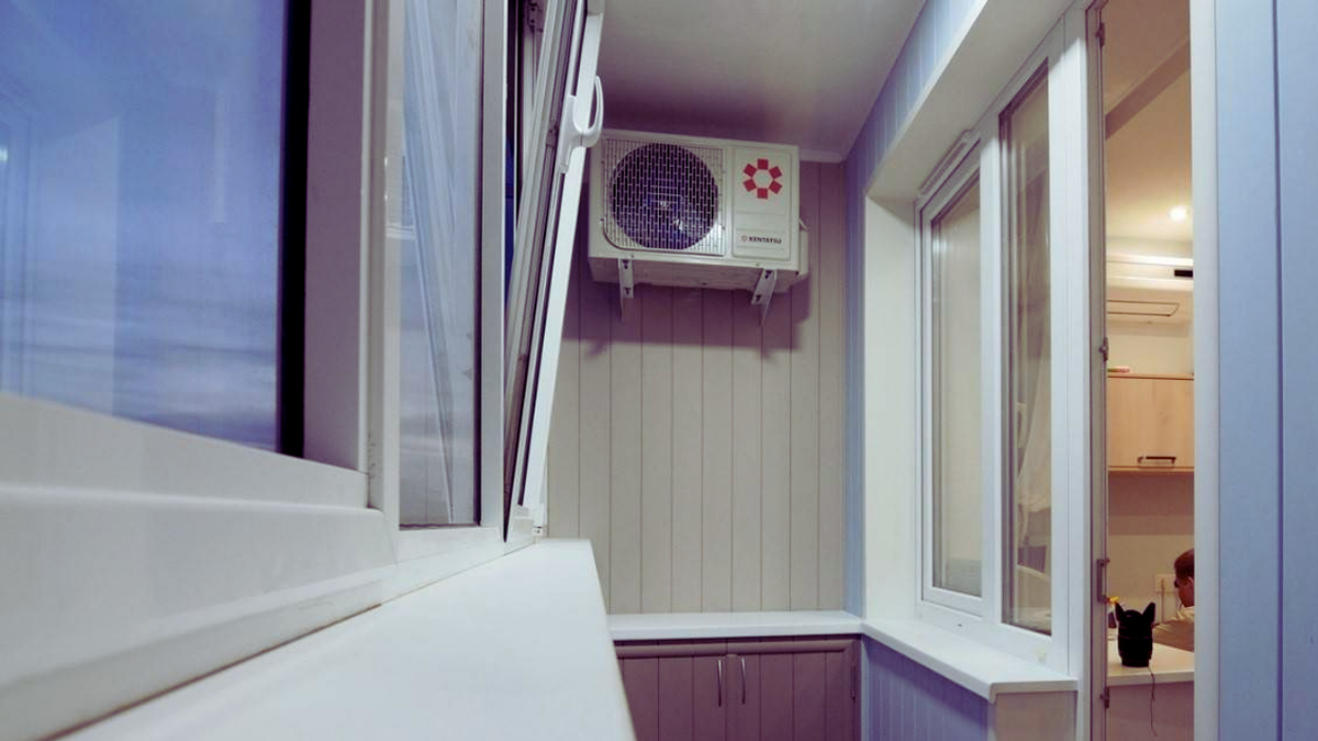 наружный блок на балконе