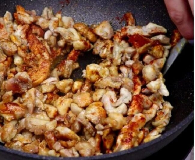 Фунчоза по-корейски с овощами и куриным филе 