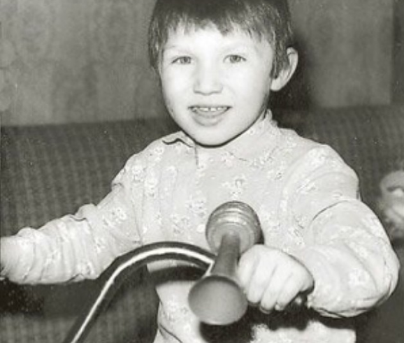 Саша маленький