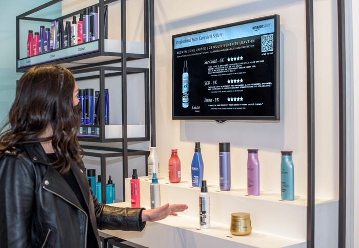 Amazon открывает свою первую парикмахерскую, где клиенты могут использовать фильтры, чтобы экспериментировать с цветами волос.
