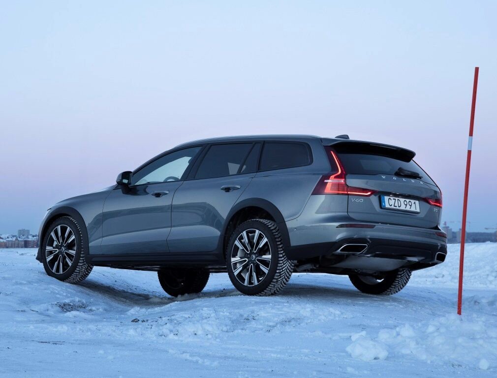 Volvo V60 Cross Country [Worldwide] '2018–н.в. Фото: volvo.com / autowp.ru