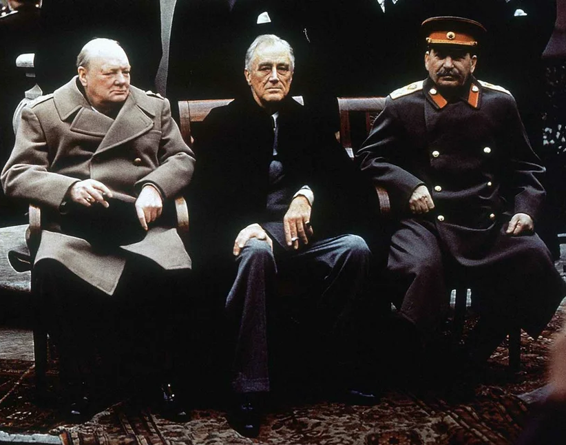 Сталин, Рузвельт и Черчилль на тегиранской конференции.