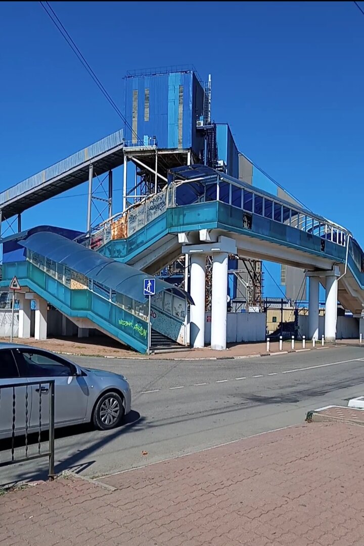 По дороге на пляж в Туапсе.