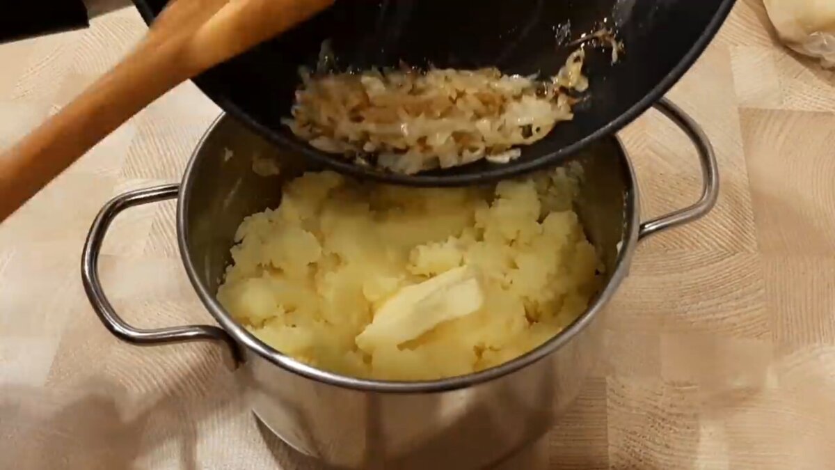 Инструкция для ленивых: как приготовить домашние вареники с картошкой у себя дома