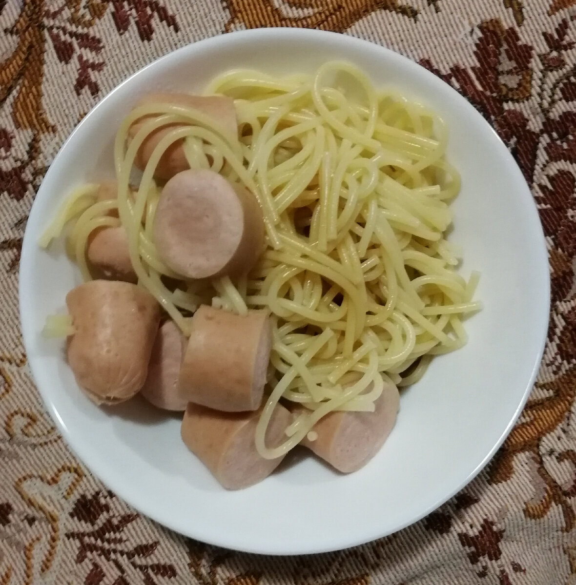 Сосиски с макарошками 