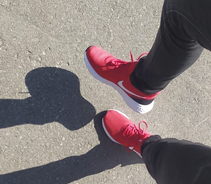 -Вы -  Бог?-Да иди ты!..-Нет, нет, подождите! Возможно ли, что простой сапожник  вдруг окажется тем самым Богом, который возвращает сюда людей по своей прихоти?