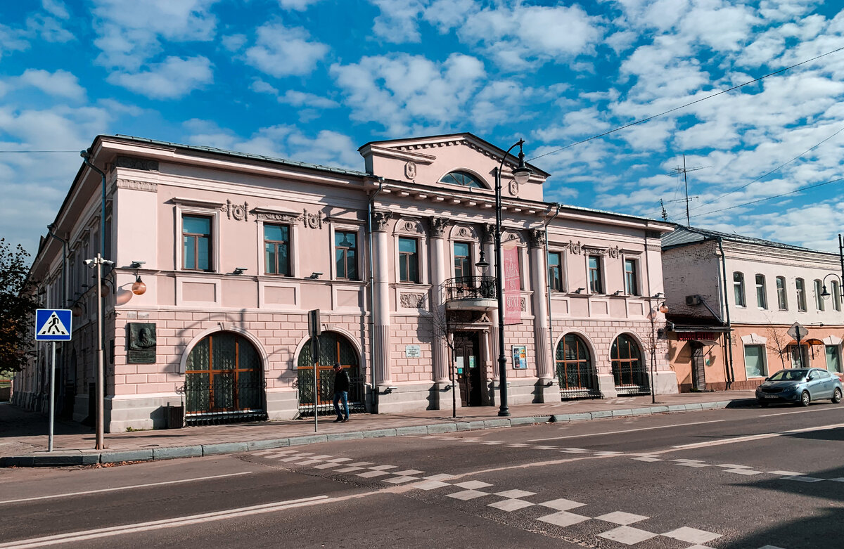 Егорьевский историко-художественный музей расположился в историческом особняке 19 века в самом центре города. Фото автор