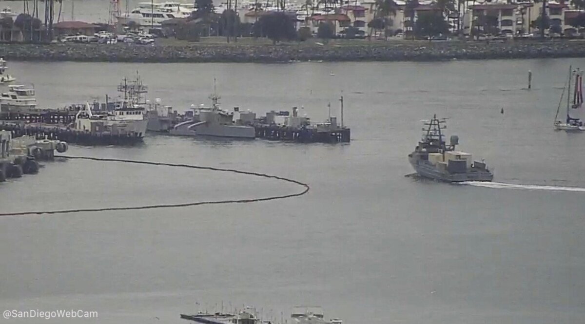 USV Nomad заходит в порт Поинт Лома, Калифорния. Обратите внимание - своим ходом, без буксира (фото @SanDiegoWebCam)