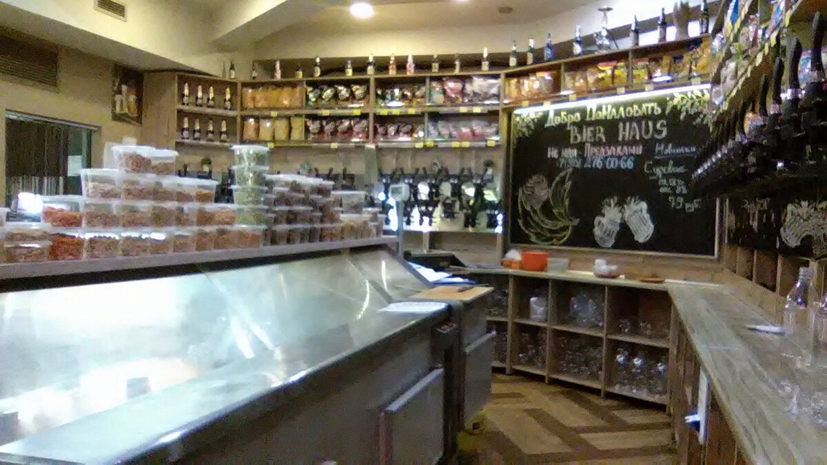 В пивнухе успел поработать, такое себе занятие, как по мне