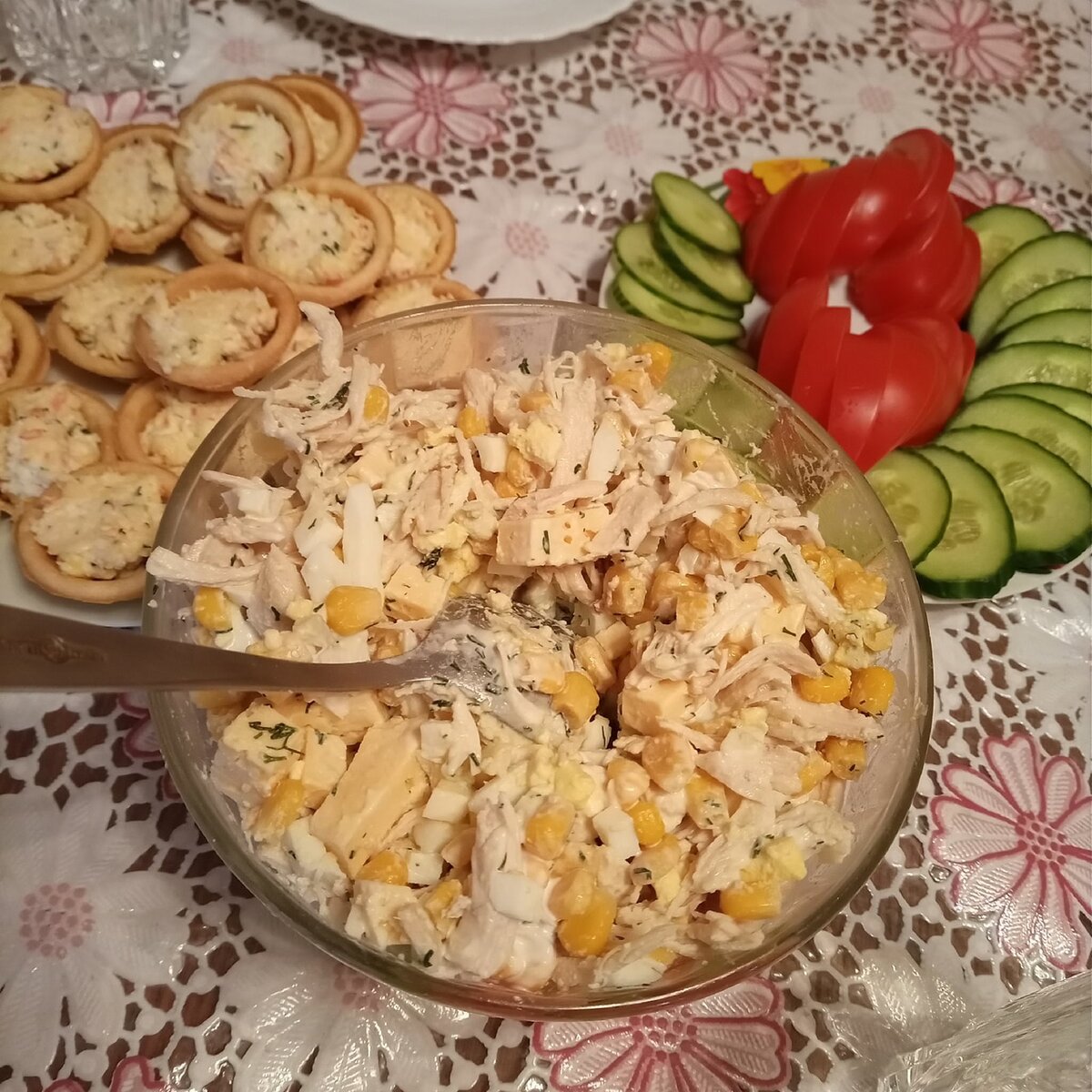 В углу наши малышки ))