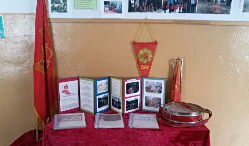 Школьный звонок... Но не на урок и не на переменку...