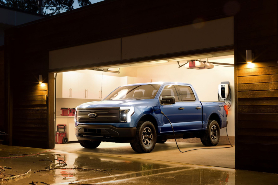 Электропикап Ford F-150 Lightning Pro