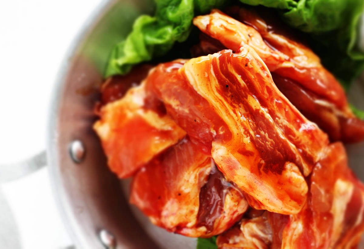 Любители корейской кухни должны оценить этот рецепт. Такие рёбрышки очень легко приготовить. Залог их необыкновенной нежности и вкуса в правильном маринаде.-2