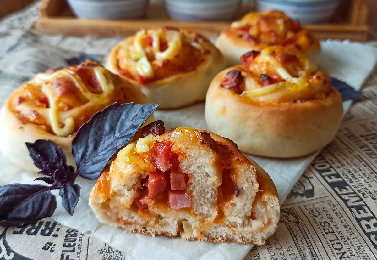 Булочки-пиццы "Улитка"