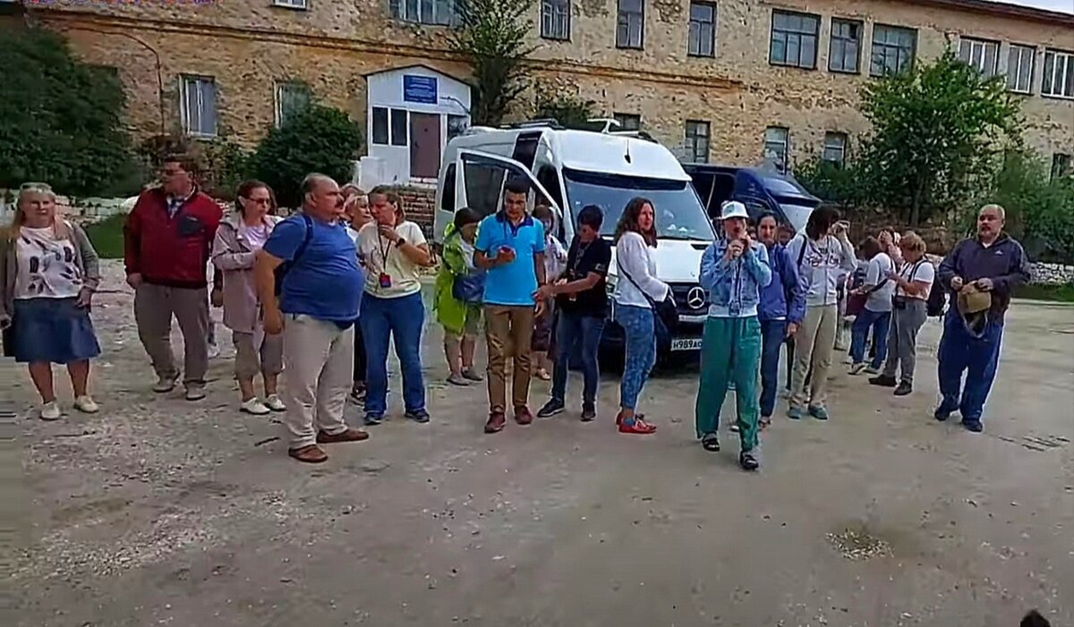 Организованный выезд туристов в Дагестане.