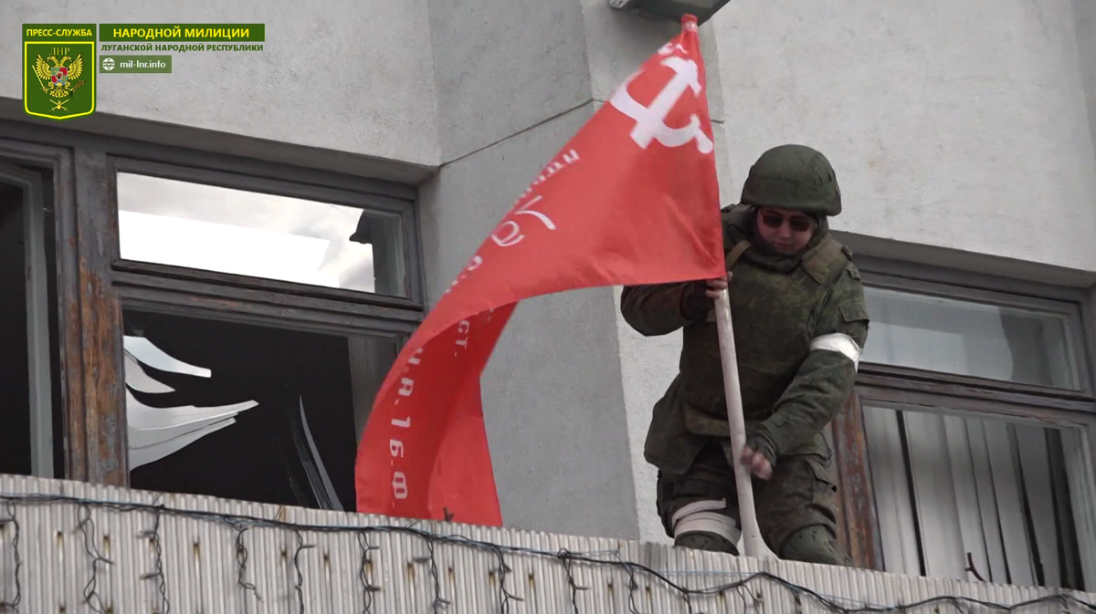 Фото от 19.03.2022 из открытых источников, Водружение знамени Победы в ходе спецоперации на Украине.