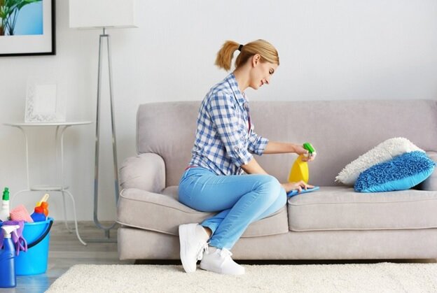 Чистка обивки дивана в домашних условиях