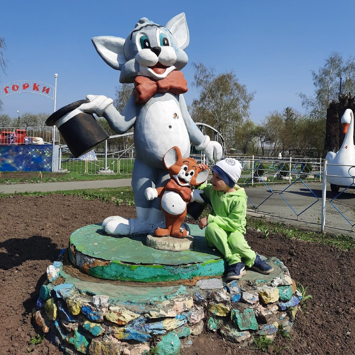 Листайте карусель