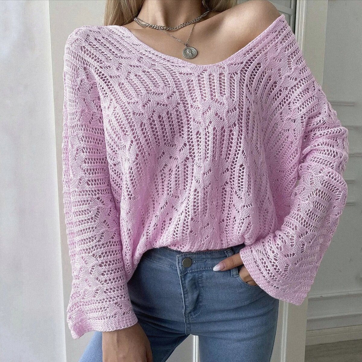 Пуловер, выполненный одной деталью