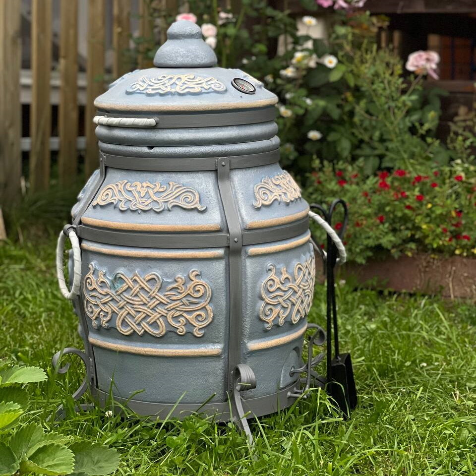 Нет более необычного цвета для тандыра, чем цвет морской волны. Такой тандыр всегда удивит гостей и вкусными блюдами, и своим внешним видом!