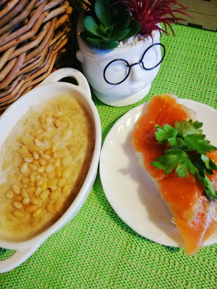 Каша, оставшаяся от предудущего дня и быстрый бутерброд.