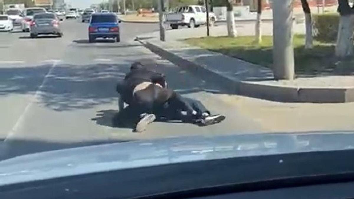    Драка на проезжей части в Актау:Lada.kz