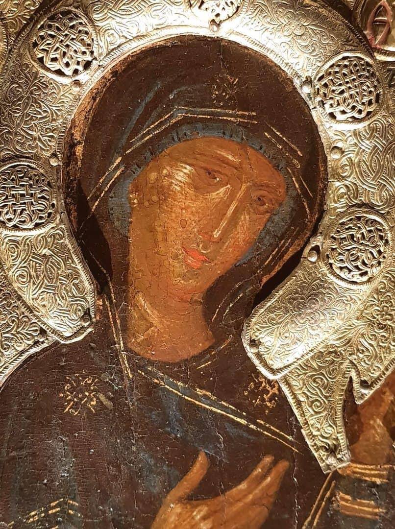 Прежде всего , опираться стоит на человека его суть и то ради чего человек есть человек и зачем он есть здесь на планете. Именно на человека устроено государство, человек в центре государства.
Теперь стоит выяснить так зачем же человек есть человек и почему он здесь? Вопрос весьма философский.
Один из основных законов природы эволюция, то есть изменчивость, развитие... ничто не стоит на месте, всё двигается.
То есть одно из условий человека здесь это эволюция.

Но что такое эволюция - развитие системы/организма из более простой структуры в более сложную.
Итак у человека за все обусловленные поведенческие и эволюционные механизмы отвечает генетика или же ген.
В свою очередь ген является самым простым и мелким живым существом (на планете земля точно).
То есть все организмы состоят из генов. И путём эволюции  накапливают самую достоверную информацию.

Как же информацию получает человек, если известно, что  его задача Эволюция.
У человека есть шесть органов чувств: Слух. Вкус. Осязание. Обоняние...
Итак посредством этих органов чувств, человек получает опыт, информацию, а в следствии знание.
Но есть человек приёмник информации, но также и её передатчик.

Теперь важно разобрать тему Сознания, ибо эта тема напрямую связана с человеком и его социумом.
Человек имеет внимание и то куда он его направляет и есть его абсолютная свобода, которую он воплощает проживая свой опыт(положительный визуал в пинтересте, качественная музыка, фото, стихи мыслители и философы.. )
Понятие сознания и внимание близки по смыслу но не равны, лучше сказать что они взаимодополняющие.
Ибо без Сознания нет и внимания а без внимания нет и сознания.
Итак сводится к тому куда человек выберет направлять внимание.

1.  Органы чувств.
Можно целенаправленно ставить по городам телевизоры, а по нима передавать положительные картинки, положительный визуальный контент. Программировать сознание на определённые положительные установки.
Зрение один из самых значимых органов восприятия...

Звук. Люди в недоумении что есть звук на самом деле. Следует взять в пример слепых. У них обострённый слух, они слухом улавливают цвета. То есть звук имеет цветовые обозначения, точнее цвет есть обозначение звуковой частоты...
Обычные люди (не слепые) отдают функцию глазу. То есть свет, который есть везде не только видится, а скорее только слышится, иначе слепые не смогли бы распозновать цвета... более того жить... ибо свет есть жизнь... а тьма.. это просто недостаток света...

Итак мы пришли к тому что свет который повсюду , вокруг, и вне нашего поля зрения - Слышится... свет слышится... зрение это тоже слух... только другой....

Музыка... Поскольку звук слышится как и свет а свет это информация... это всё вокруг... всё  вокруг музыка.. симфония сфер... городская мелодия... выйти на улицу услышать её пение... (Частоты и герце важные элементы).
"Если вы хотите понять вселенную, думайте в ключе вибраций, частот и энергии" - Никола Тесла.

Наше коллективное сознание... наша общая память. Покажешь картинку одному а она на подсознании передасться всему твоему окружению... не на прямую конечно, но косвенно... глубоко в подкорку подсознания.
Весь наш опыт, опыт записывается в мировую душу..  в мировое сознание...

Каждую секунду перед тобой стоят выборы... и что ты выберешь зависит от твоих ценностей, от установок в твоей голове, от морали и принципов в сердце, от мотива в душе.
Что ты будешь делать со своей жизнью? Куда пойдёшь? Что будешь делать как дочитаешь эту строку?
Это ты выбираешь или не ты? Как ты это понял? Ты уверен?