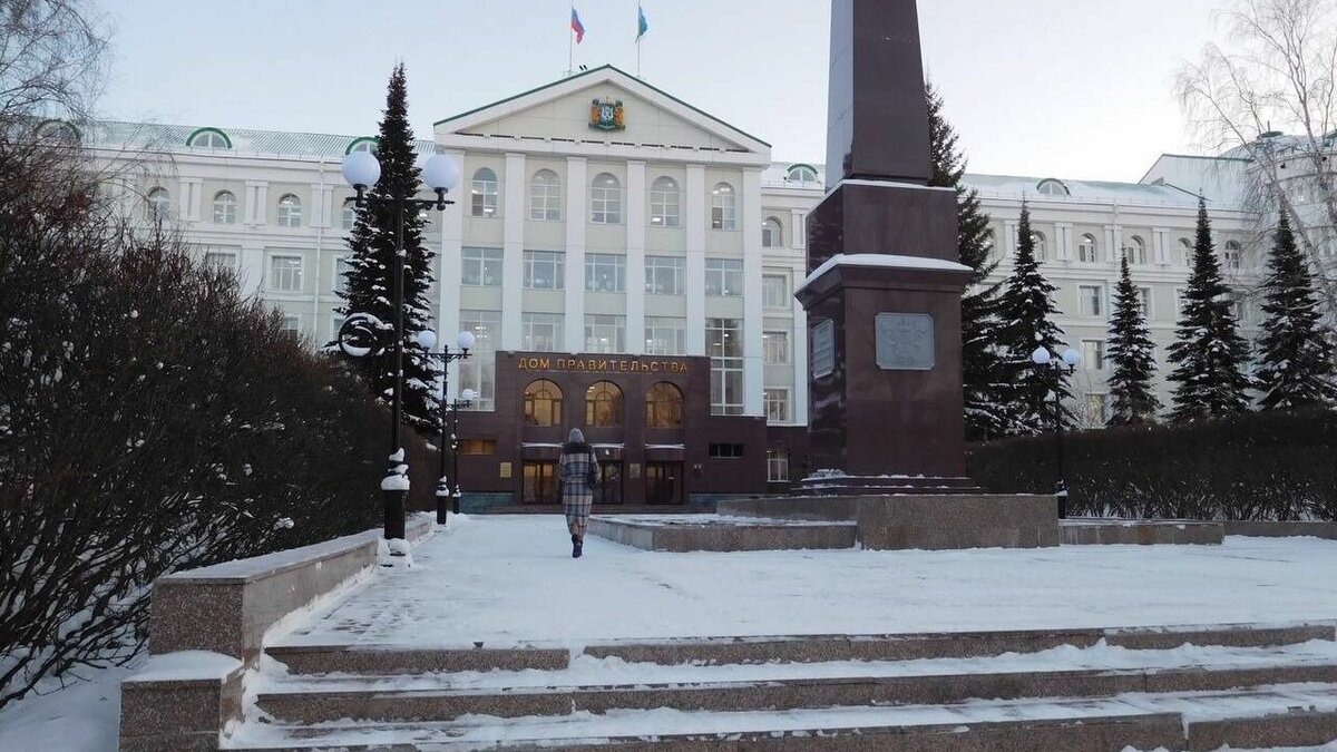     Уход чиновника с должности подтвердили в правительстве округа.
