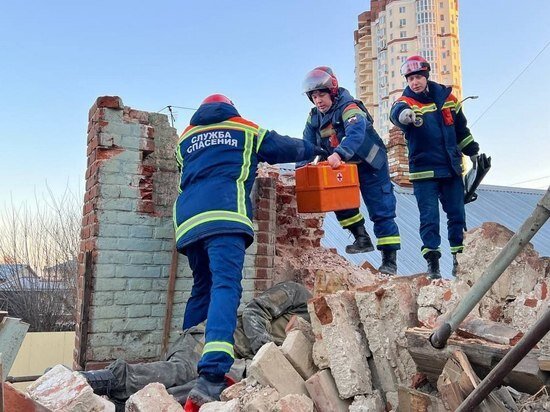     Упал дом на улице Первомайской в Саратове. Фото: Юрий Юрин