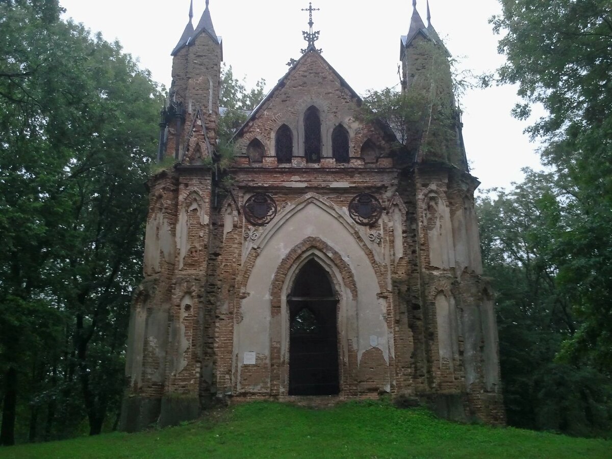 Усыпальница в Закозель (52.129089, 25.002635)